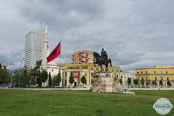 Tiran, Arnavutluk