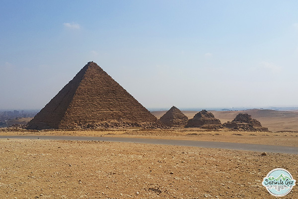 Giza piramitleri